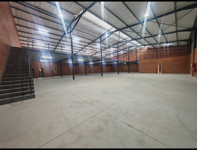 1,162M² WAREHOUSE TO LET IN ORMONDE